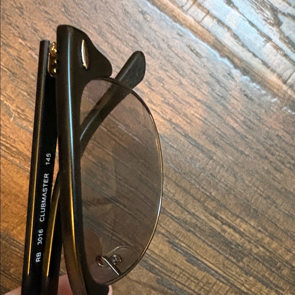 Ray-Ban Clubmaster Sunglasses RB3016 - Picture 6 of 7